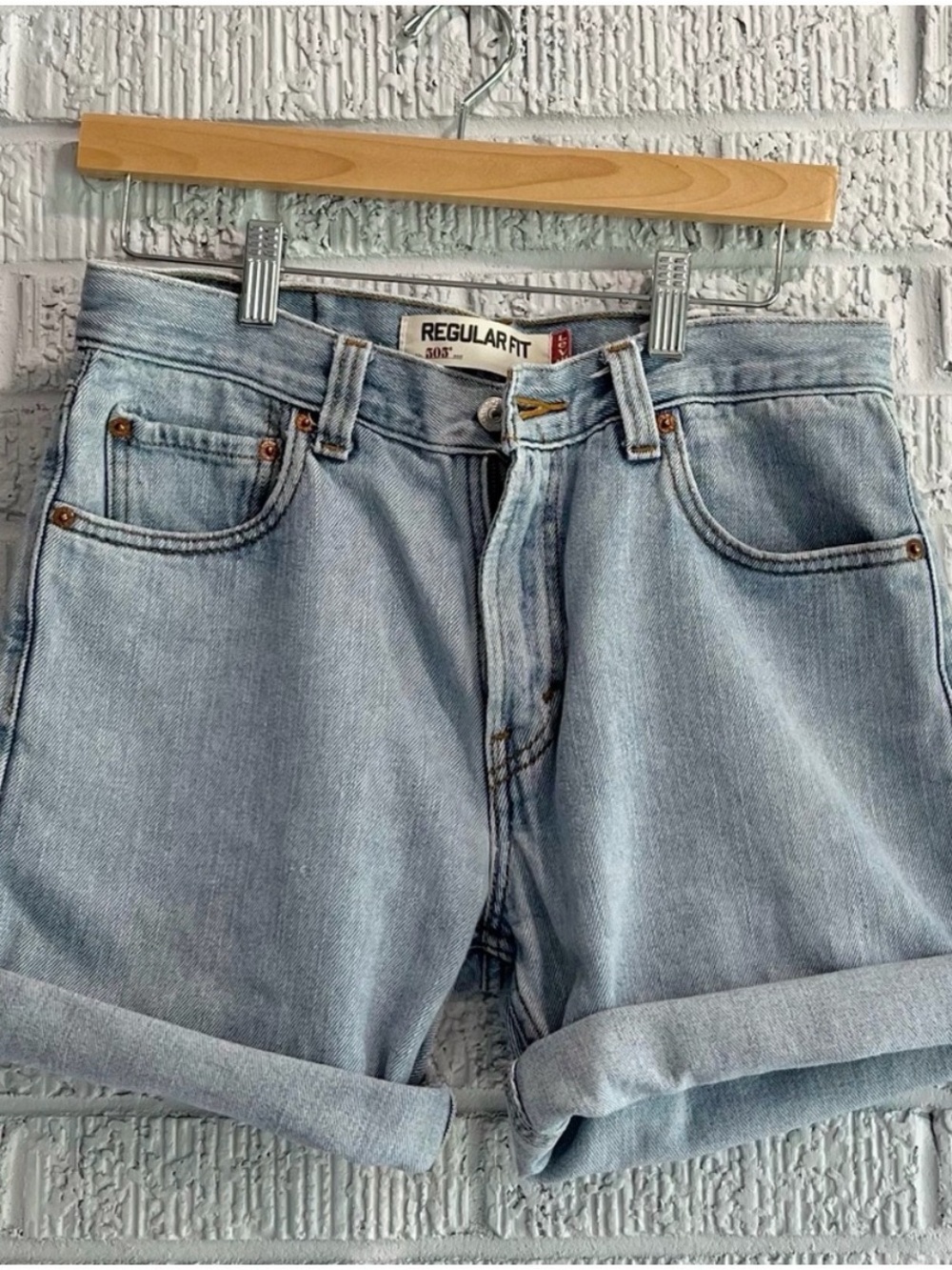 🦋Vintage Levi's light wash 505 cutoffs jean shorts 90's Chick Style